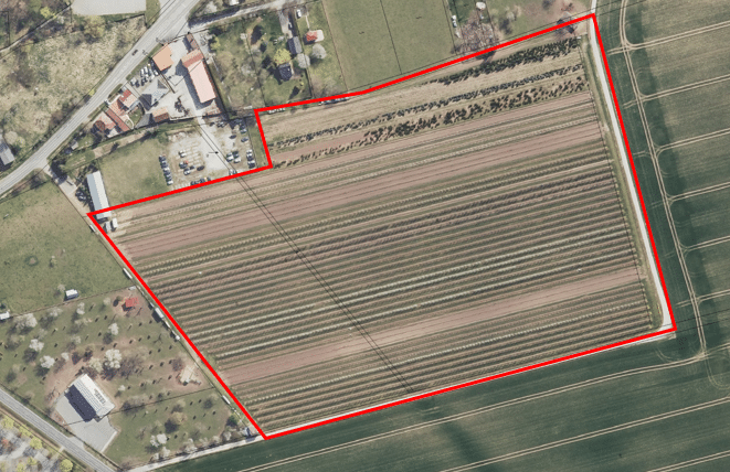 Markierte Agrarfläche als Planungsgebiet für Agri-Photovoltaik, Freiflächenanlagen PV und Solarpark Anlagen zur Solarenergie-Erzeugung